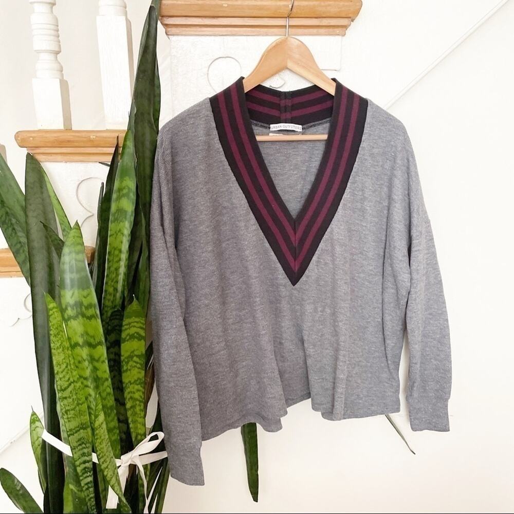 Urban Outfitters gray ribbed maroon sweater sz XS